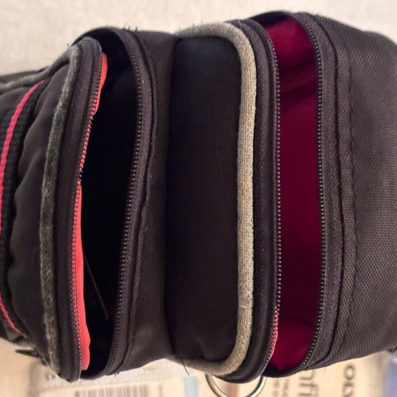 Vtg Olympus Infinity Zoom 210 Point and Shot Black Camera & Access.(not tested) - Picture 13 of 16